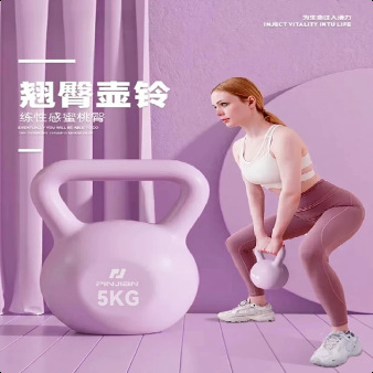 Kettlebell - 5kgの紫色のケトルベル。滑り止め加工を施したソフトなグリップで、自宅での筋力トレーニングに最適。全身運動や臀筋のトレーニングに使えるフィットネス器具。